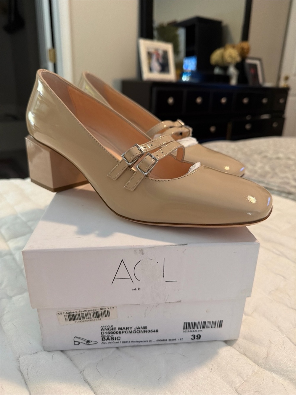 $475 New AGL Angie Mary Jane Patent Leather Block Heels Nude Neutral EU 39 US 9